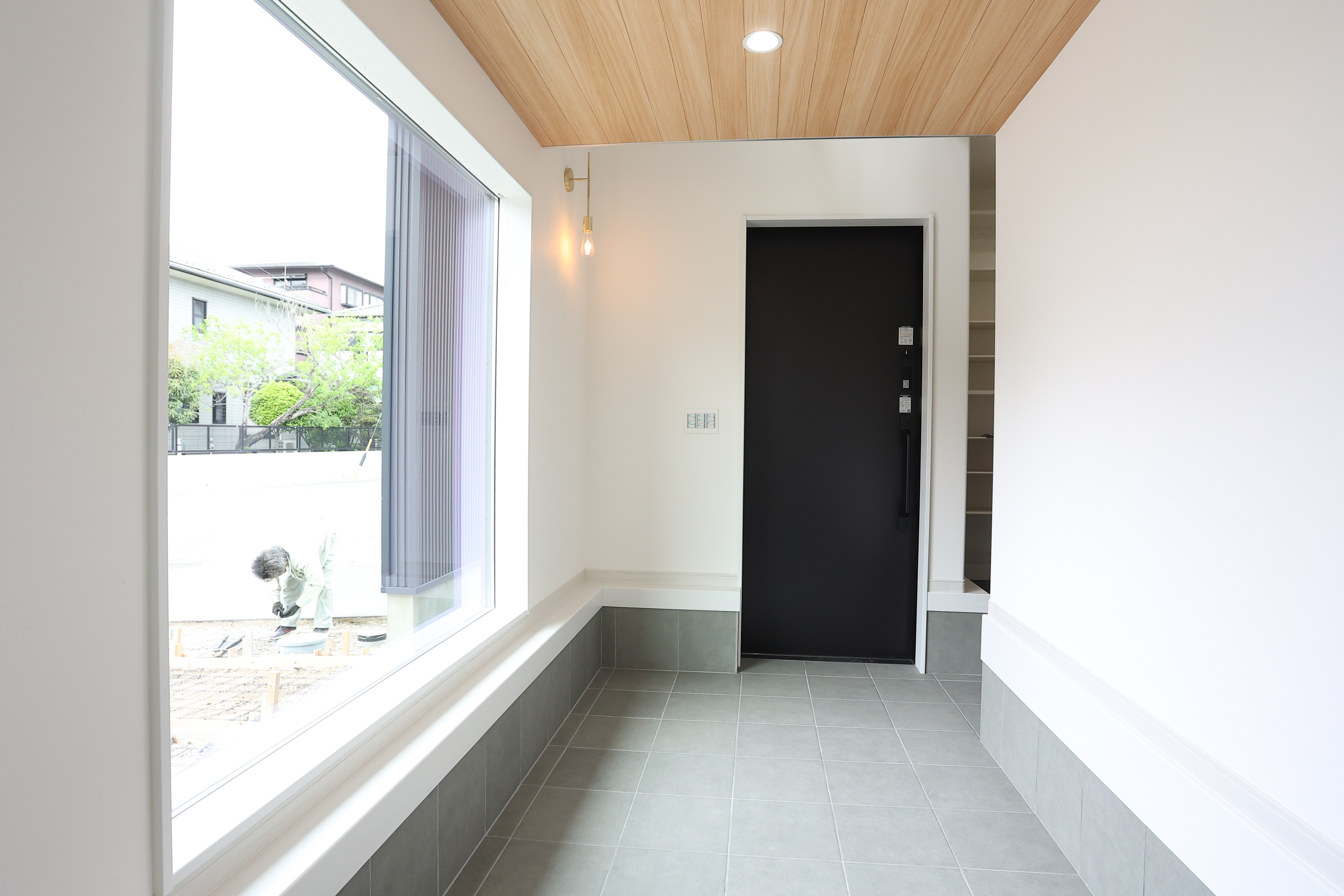 土間玄関が印象的な分譲住宅 画像